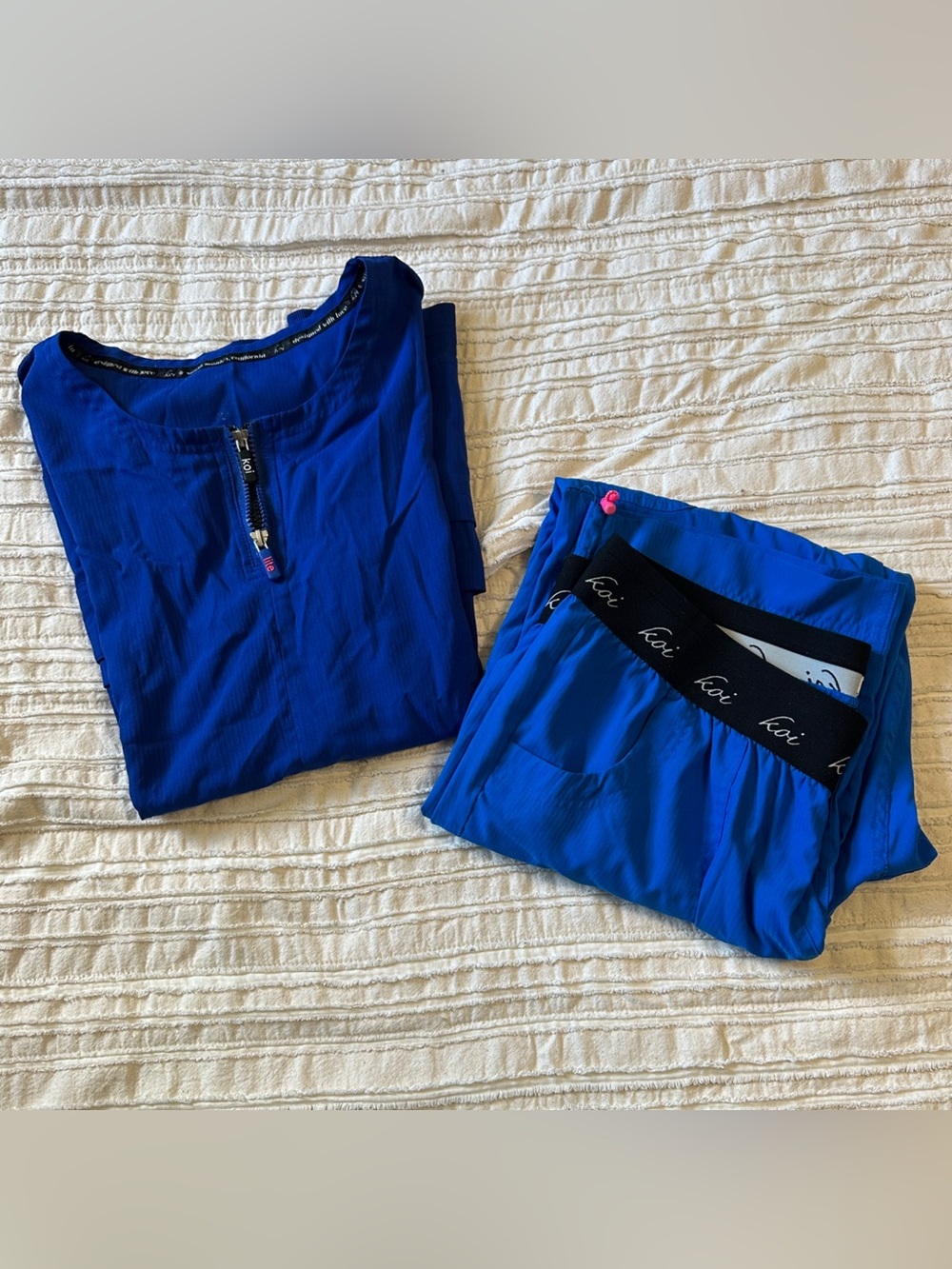 Koi blue scrub set